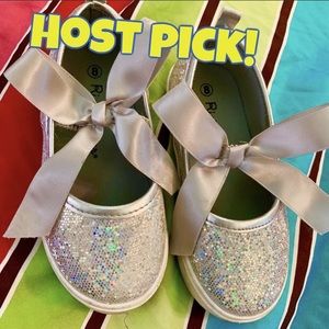 Girls toddler size 8, sparkly silver shoes!